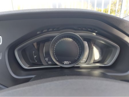 2019 Volvo V40 D3 MOMENTUM ED 5DR €19,950 thumbnail