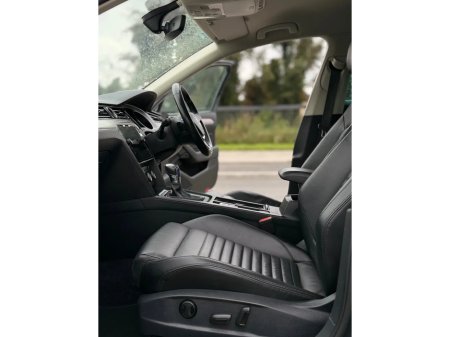 2017 Volkswagen Passat Volkswagen Passat 2017 GTE AUTO High Line €14,990 thumbnail