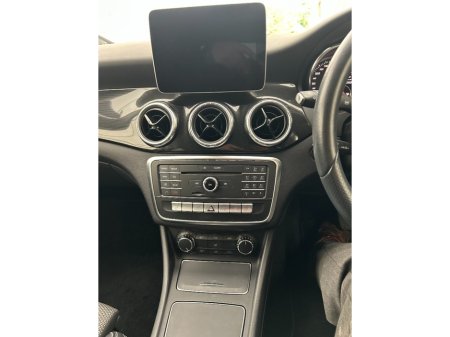 2018 Mercedes-Benz 180 - thumbnail 16