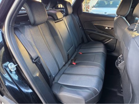 2023 Peugeot 3008 1.6 PHEV Allure Premium Plus 225 €29,750 thumbnail