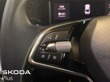 2025 Skoda Octavia Selection 1.5TSI 115bhp DSG m-HEV €33,950 thumbnail