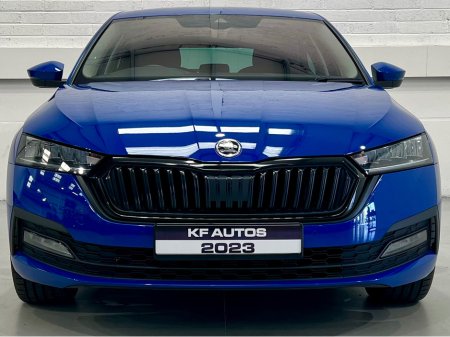 2023 Skoda Octavia - thumbnail 2