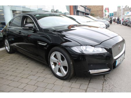 2017 Jaguar XF - thumbnail 2