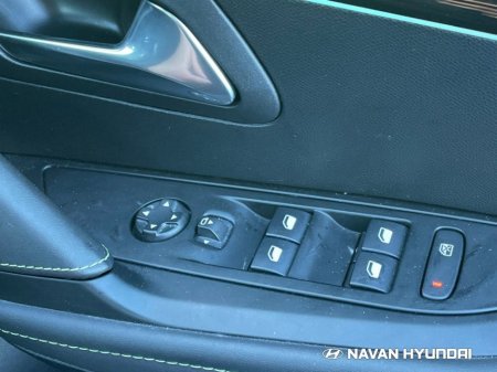 2023 Peugeot 208 Electric 136bhp (50 kWh) GT €19,950 thumbnail