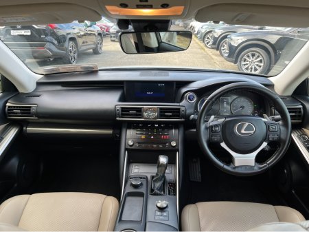 2018 Lexus IS 300 h - thumbnail 13