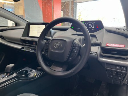 2025 Toyota Prius - thumbnail 9