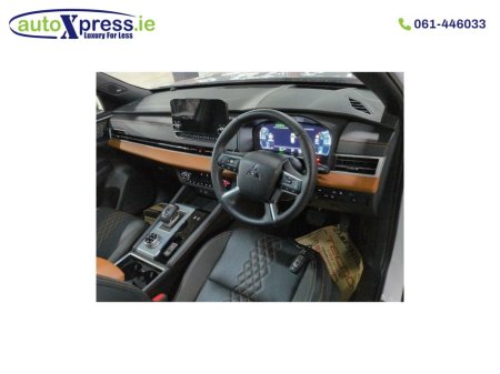 2023 Mitsubishi Outlander PHEV 4WD, Low mileage, Reversing camera thumbnail