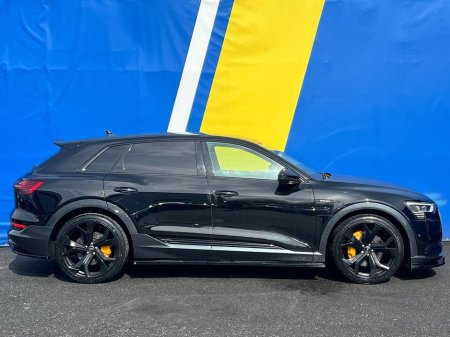 2021 Audi e-tron SPORT 50 QUATTRO // SERVICE HISTORY // RS-PERFORMANCE BODYKIT // ADAPTIVE AIR SUSPENSION €29,950