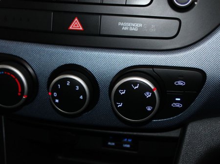 2020 Hyundai i10 - thumbnail 19