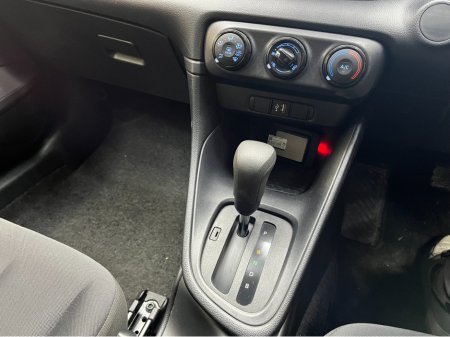 2022 Toyota Yaris - thumbnail 15