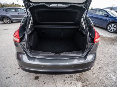 2016 Ford Focus - thumbnail 32