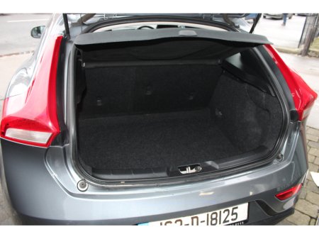 2016 Volvo V40 D2 MOMENTUM ED GT 5DR AUTOMATIC €13,300 thumbnail