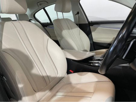 2021 BMW 5 Series - thumbnail 12