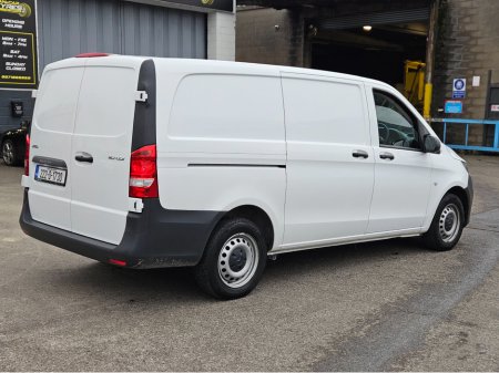 2022 Mercedes-Benz Vito - thumbnail 2