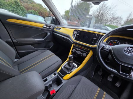 2018 Volkswagen T-Roc DESIGN 1.0 TSI MANUAL 6SPEED FWD 115HP 5DR €18,950 thumbnail