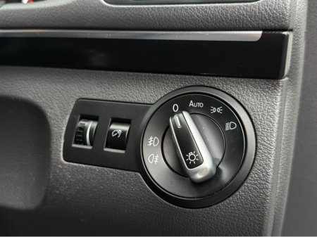 2015 Volkswagen Touran ( 152 REG ) HIGHLINE EDITION 7 SEATER * ALCANTARA SEATS * REVERSING CAMERA * SIMI DEALER - SPECIALISING IN IMPORTS OF JAP AUTOMATIC HI SPEC BLUEMOTION // LARGE TOUCH SCREEN // €15,450 thumbnail