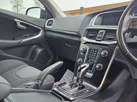 2016 Volvo V40 - thumbnail 31