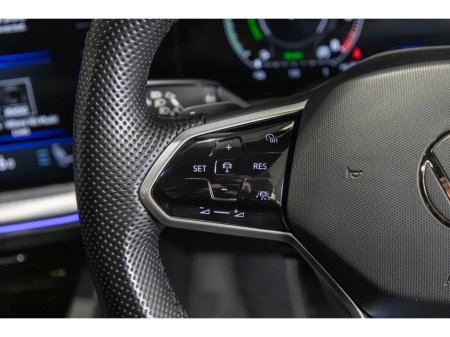 2021 Volkswagen Touareg - thumbnail 17