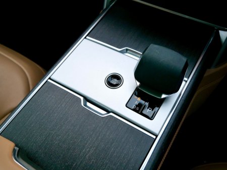 2024 Land Rover Range Rover SWB 3.0 I6 PHEV SE €128,950 thumbnail