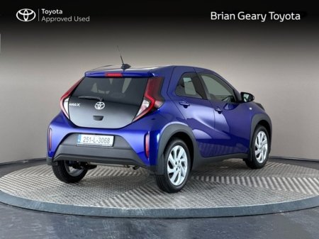 2025 Toyota Aygo X PULSE *VERY LOW KMS* €21,950 thumbnail