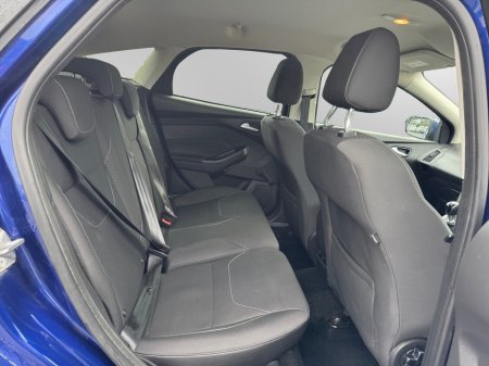 2016 Ford Focus - thumbnail 12