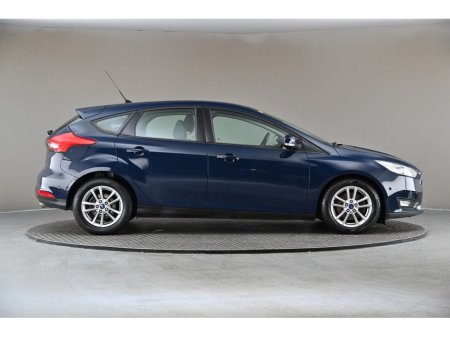 2016 Ford Focus - thumbnail 11