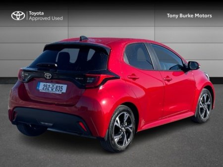 2025 Toyota Yaris - thumbnail 2