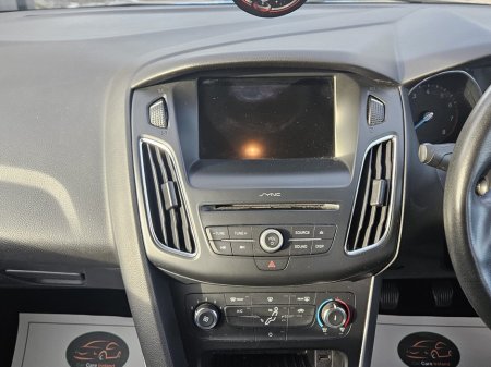 2017 Ford Focus - thumbnail 20