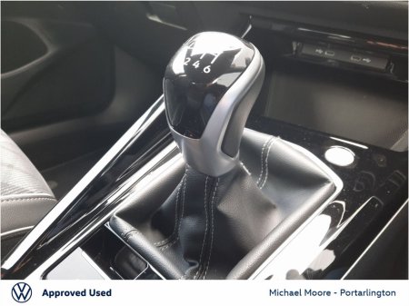 2024 Volkswagen Golf 1.5 TSI 130HP R-Line €33,950 thumbnail