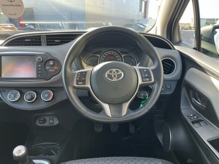 2017 Toyota Yaris - thumbnail 9