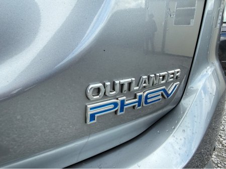 2016 Mitsubishi Outlander - thumbnail 5