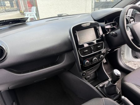 2019 Renault Clio - thumbnail 18