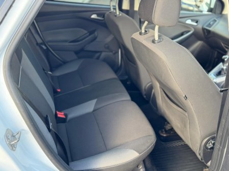 2012 Ford Focus - thumbnail 17