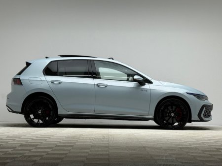 2025 Volkswagen Golf GTE 1.5 PHEV 272HP DSG *PAN ROOF* €47,990 thumbnail