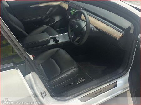 2023 Tesla Model 3 - thumbnail 9