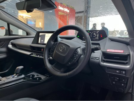 2025 Toyota Prius - thumbnail 8