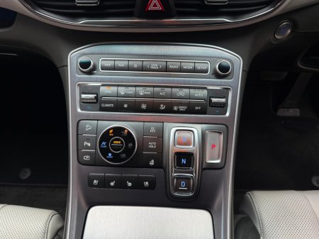 2022 Hyundai Santa Fe 1.6 PHEV *7 SEATER* €39,990 thumbnail