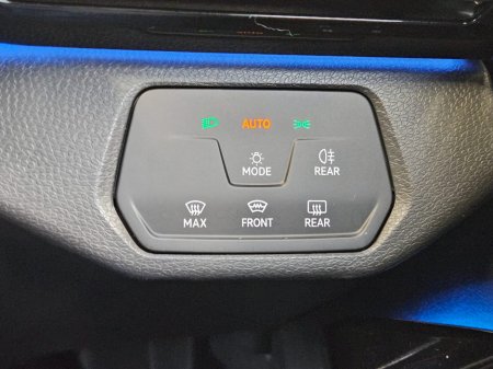 2021 Volkswagen ID.4 LIFE 77kWh 204HP €19,950 thumbnail