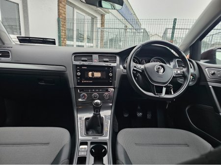 2017 Volkswagen Golf 2.0 TDI SE NAV BLUEMOTION 150PS 5DR €15,950 thumbnail