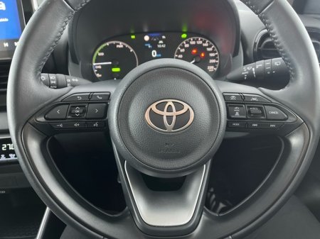 2025 Toyota Yaris HYBRID LUNA €26,950 thumbnail