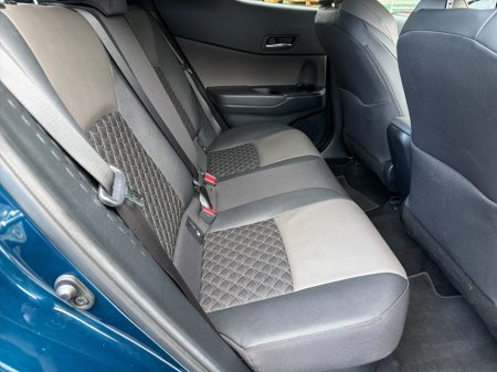 2023 Toyota C-HR HYBRID SOL TOP SPEC // HEATED LEATHER SEATS // SAT-NAV // REAR CAMERA // BLUETOOTH // CRUISE CONTROL // FULL WARRANTY €31,945 thumbnail