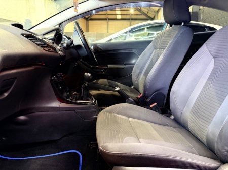 2013 Ford Fiesta - thumbnail 9