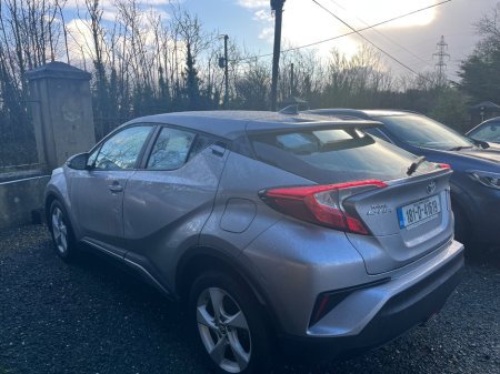 2018 Toyota C-HR 1.8 HYBRID LUNA €18,450 thumbnail