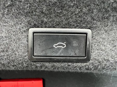 2017 Volkswagen Passat GTE 1.4 HYBRID // FULL SERVICE HISTORY // LEATHER HEATED SEATS // 18" ALLOYS // APPLE CARPLAY/ANDROID AUTO €18,900 thumbnail