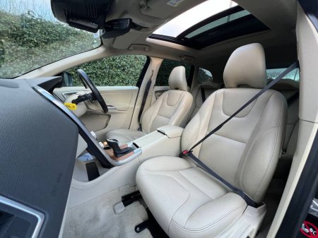 2017 Volvo XC60 CLASSIC 2.0D // SERVICE HISTORY // OPENING PANORAMIC SUNROOF // BLIND SPOT MONITOR €25,950 thumbnail