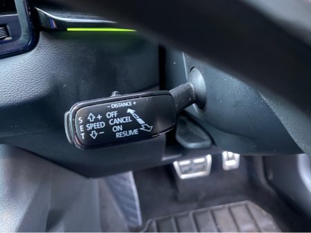 2023 Skoda Karoq SPORT 2.0 TDI 115HP DSG 5 5DR AUTO €33,995 thumbnail