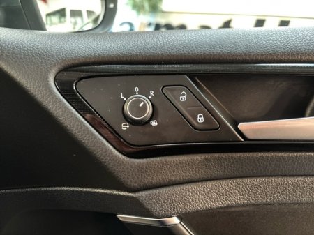 2017 Volkswagen Golf HIGHLINE 2.0 TDI MANUAL 6SPEED FWD 150 5 4DR €13,750 thumbnail