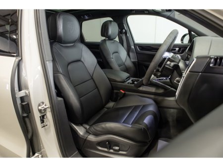 2022 Porsche Cayenne 3.0 V6 E-Hybrid 4WD Auto €59,999 thumbnail