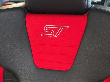 2016 Ford Focus - thumbnail 24