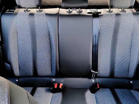 2025 Peugeot 2008 - thumbnail 6